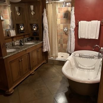 Mirbeau Inn Spa Skaneateles — Bathroom