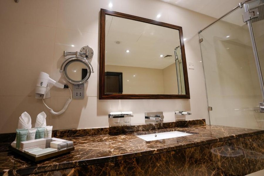 Mirfa Hotel — Bathroom