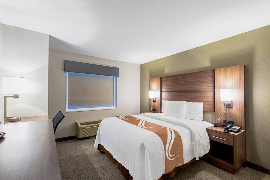 Mishawaka Inn — Guest room