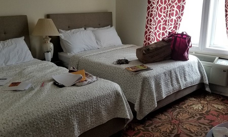 Misquamicut Beach Front Inn — Guest room