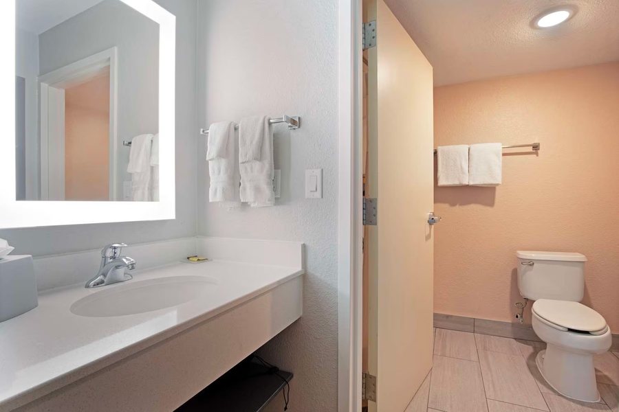 Miss Molly s Bed and Breakfast — Bathroom