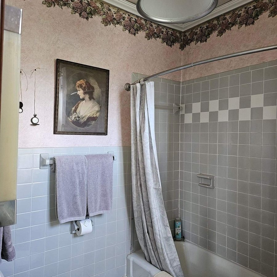 Miss Spenser s of Longview Farms Bed and Breakfast — Bathroom