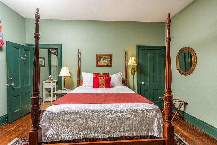 Miss Spenser s of Longview Farms Bed and Breakfast — Guest room