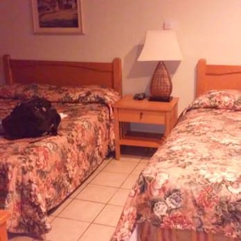 Mission Bell Motel — Guest room
