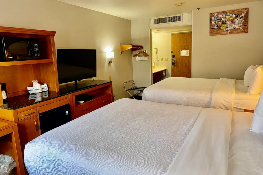 Missoula KOA Holiday — Guest room