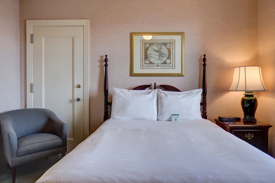 Missouri Athletic Club — Guest room