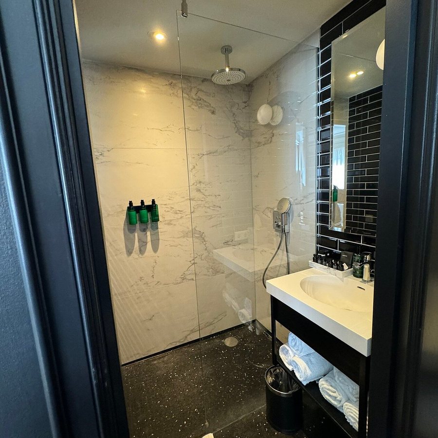 Mister Highland Hotel — Bathroom