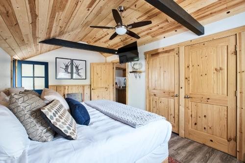 Misty Mountain Lodge — Guest room