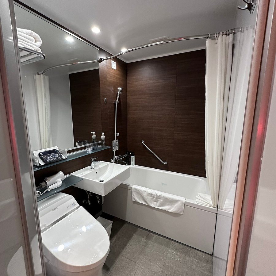 Mitsui Garden Hotel Ginza Gochome — Bathroom