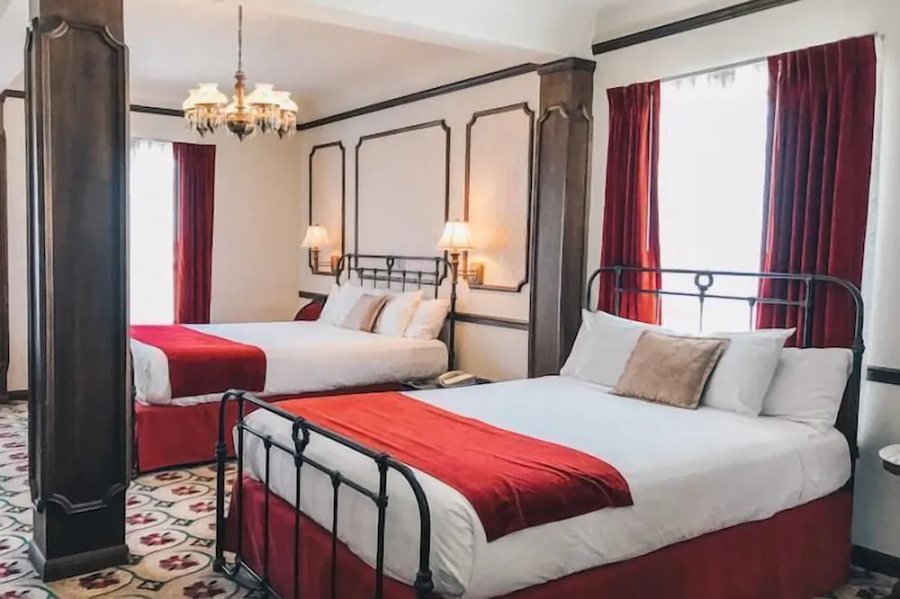 Mizpah Hotel — Guest room