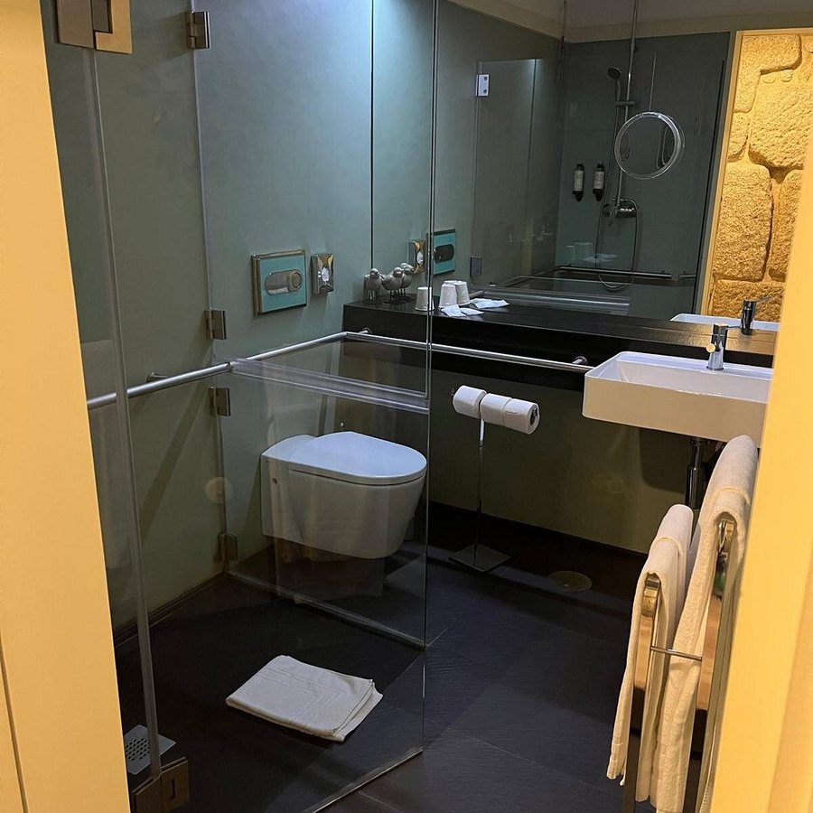 Mo House — Bathroom