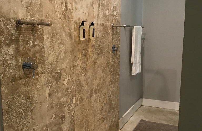 Mo Rose at Soekershof — Bathroom