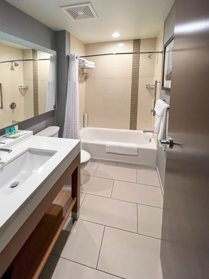 Moab Nightly Rentals Cali Cochitta — Bathroom