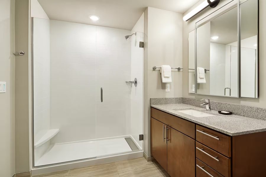 Moab Valley Inn — Bathroom