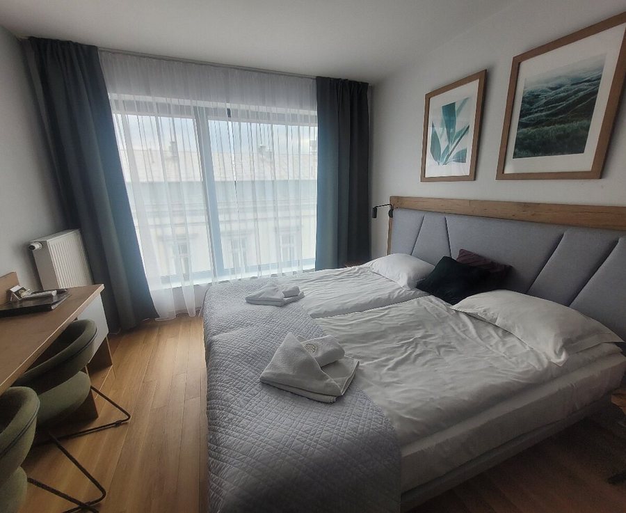 Modern View of Planty Park — Guest room