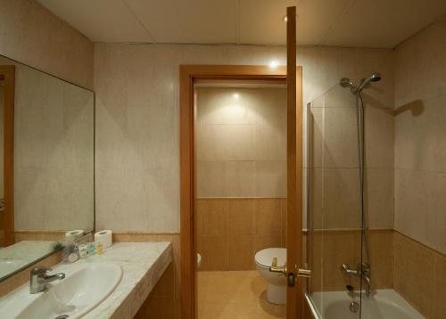 Moderno Hotel Bcn Barcelona Catalonia — Bathroom