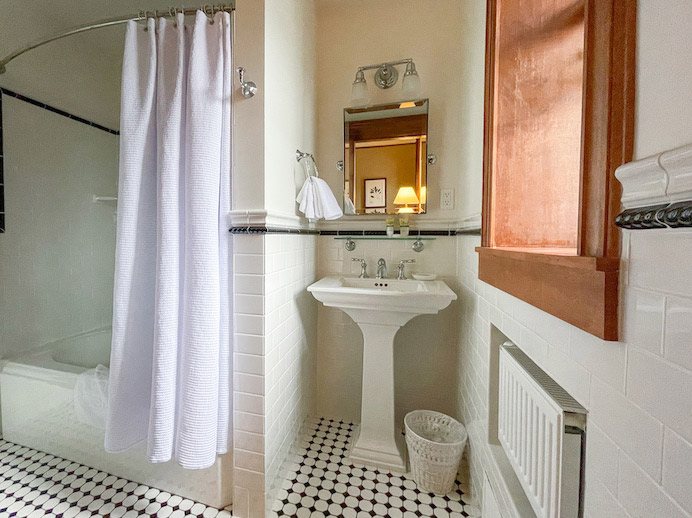 Mohonk Mountain House — Bathroom
