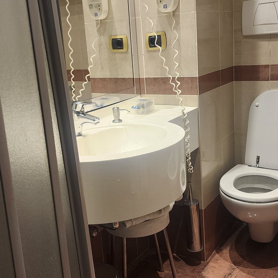 Mokinba Hotel Baviera — Bathroom