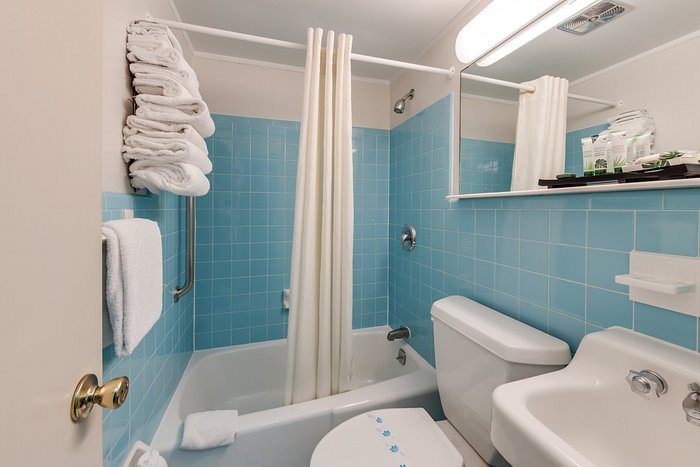 Monaco Motel — Bathroom