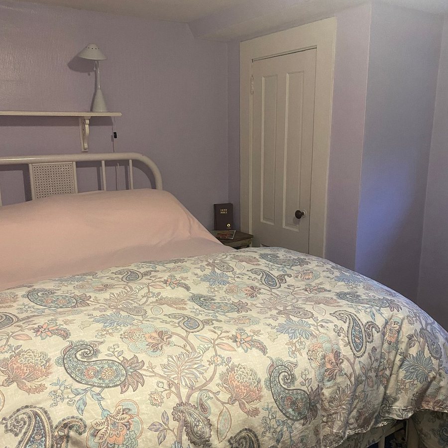 Monadnock Inn Jaffrey New Hampshire — Guest room