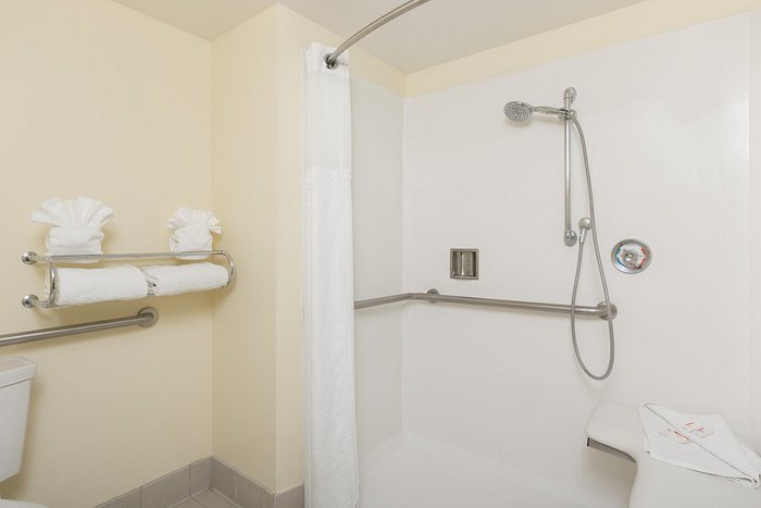 Monarch Valley Inn Marina at Monterey Bay — Bathroom