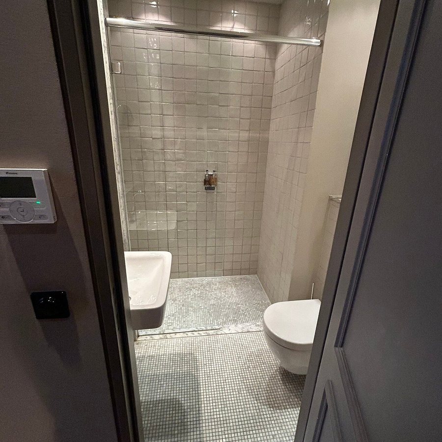 Monbijou Hotel — Bathroom