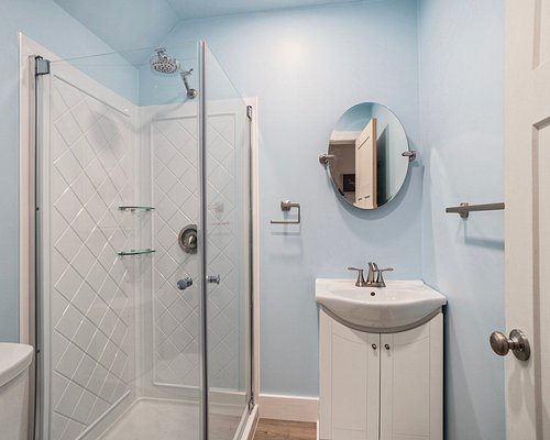Monroe Manor Inn Bed Breakfast — Bathroom