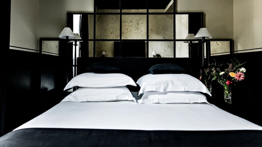 Monsieur George Hotel Spa — Guest room