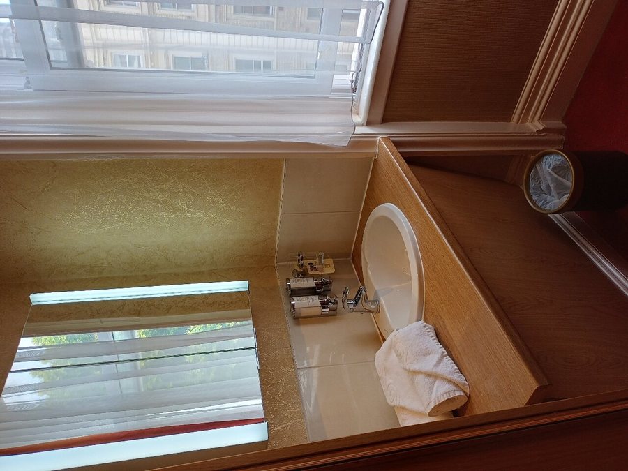 Montana Hotel London London England — Bathroom