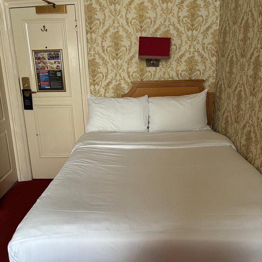 Montana Hotel London London England — Guest room