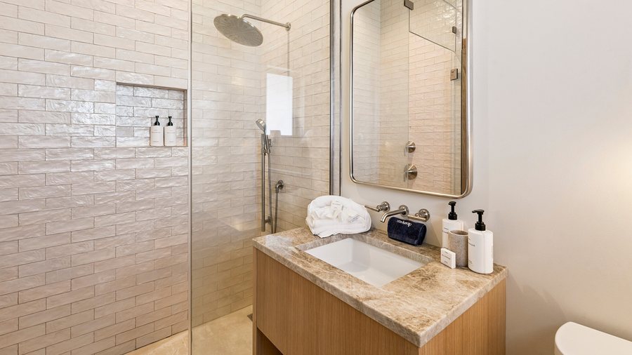 Montauk Blue Hotel — Bathroom