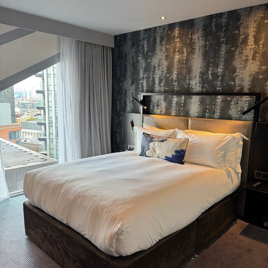 Montcalm East Autograph Collection — Guest room
