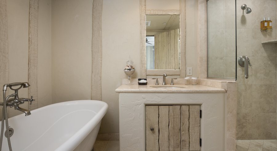Monte Verde Inn — Bathroom