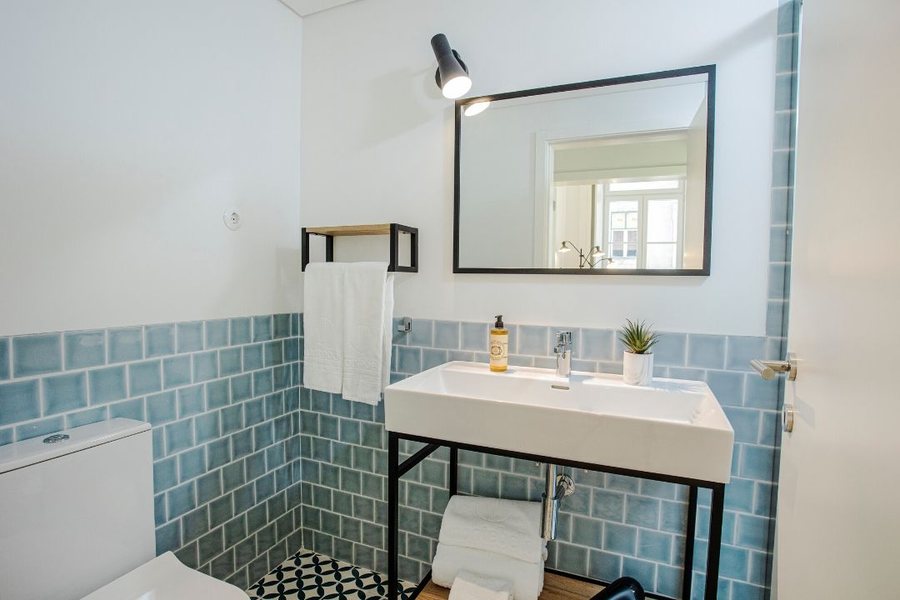Montebelo Lisbon Downtown Apartments — Bathroom