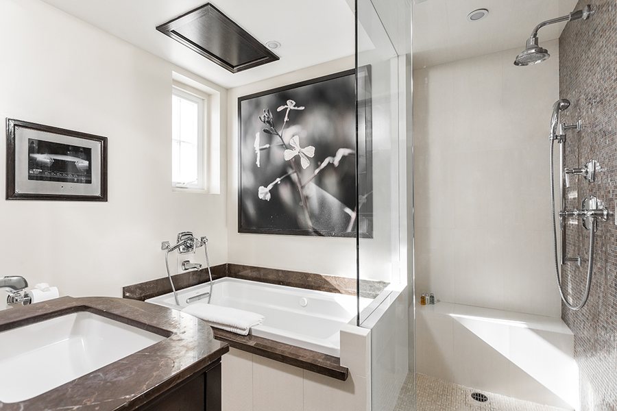 Montecito Inn — Bathroom