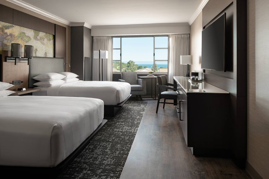 Monterey Bay Inn — Guest room