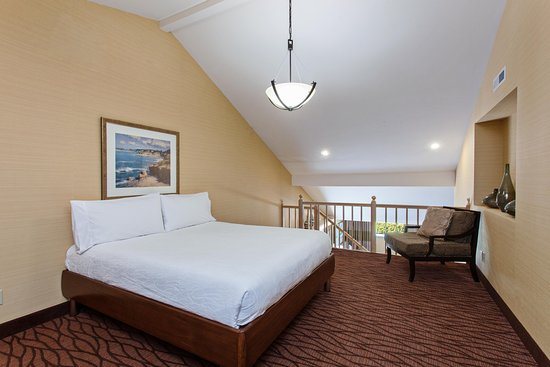 Monterey Bay Lodge — Guest room