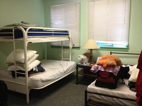 Monterey Hostel — Guest room