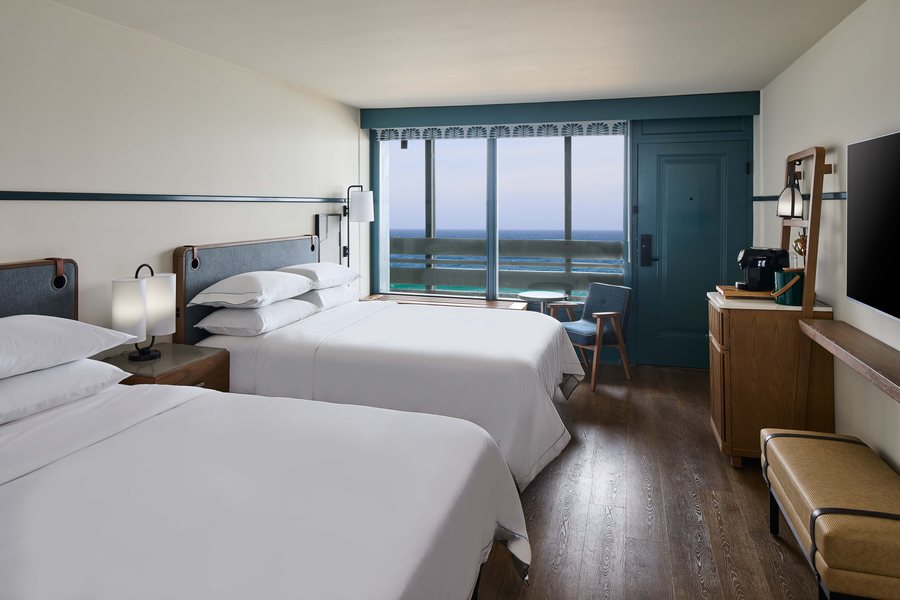 Monterey Surf Inn — Guest room