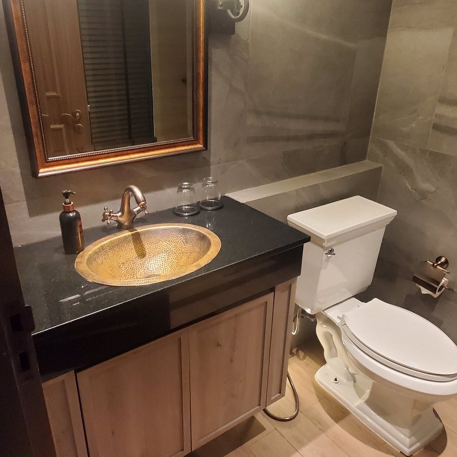 Montraj Coach Sukhumvit — Bathroom