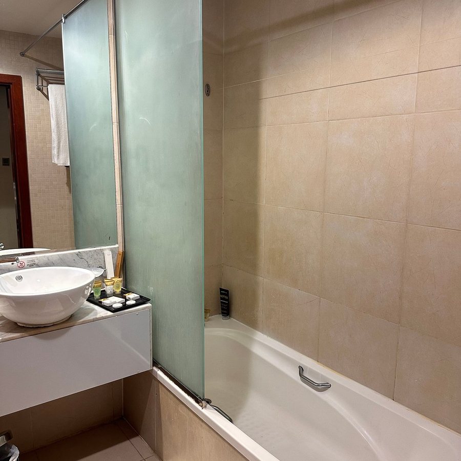 Montreal Barsha Hotel — Bathroom