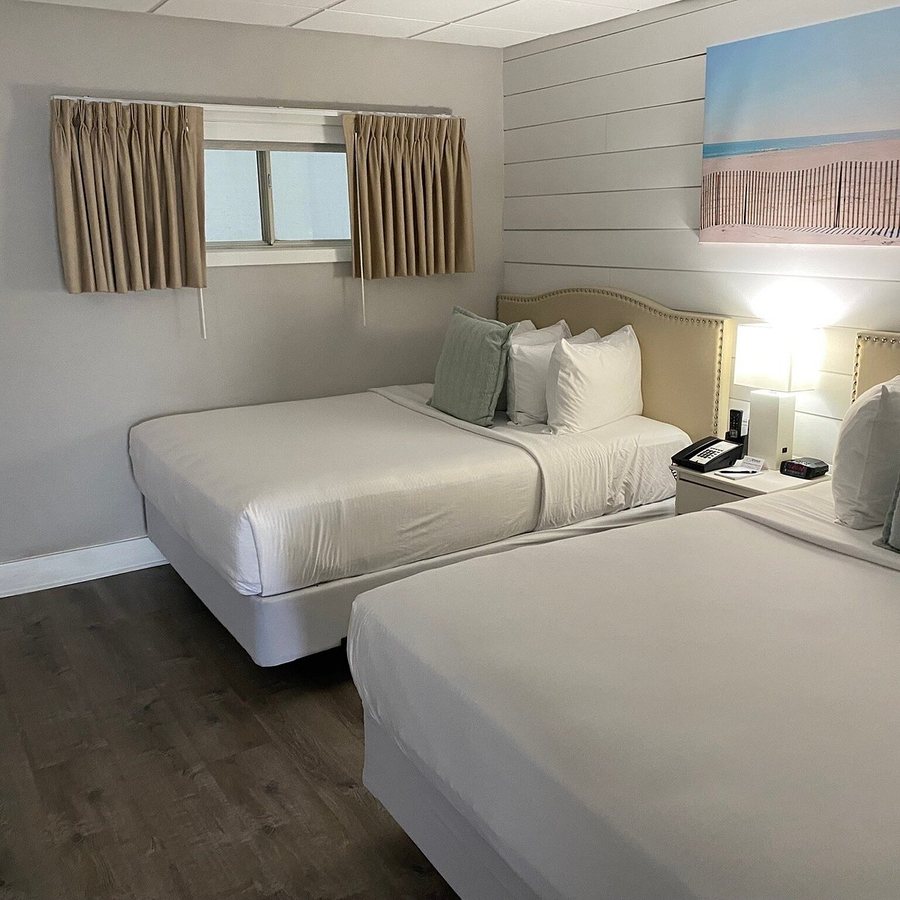 Montreal Beach Resort — Guest room