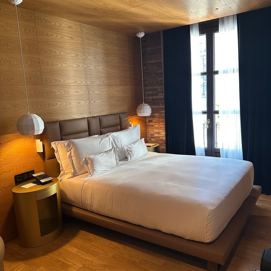 Monument Hotel Barcelona Catalonia — Guest room