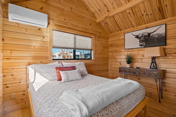 Monument RV Resort — Guest room