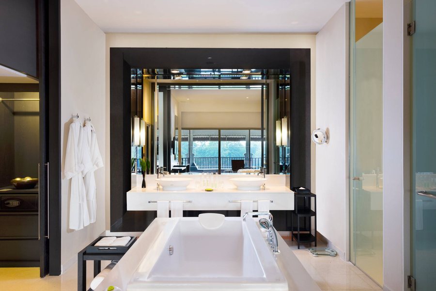 Moon Detox Thailand — Bathroom