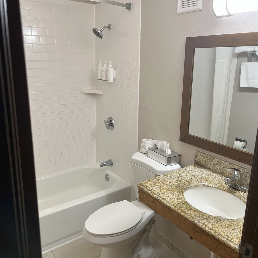 Moonlight Inn — Bathroom