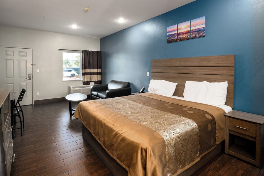 Moonlight Suites — Guest room