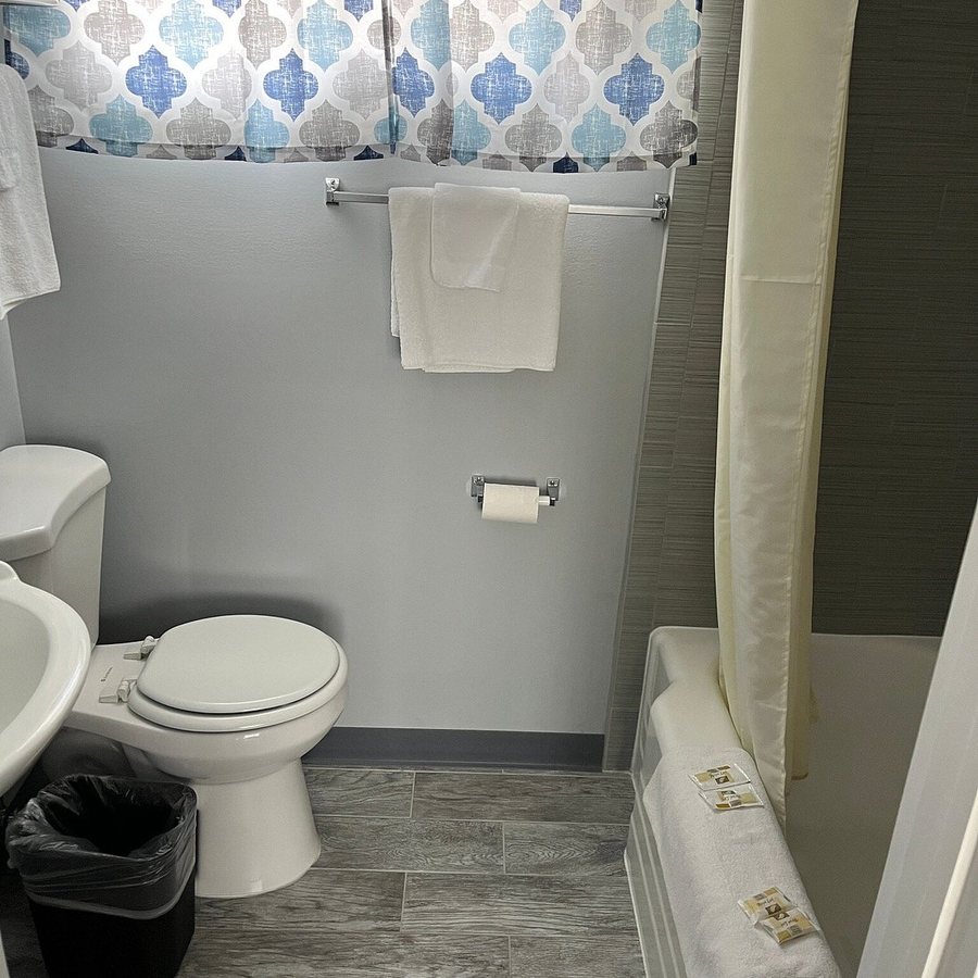 Moonlite Motel — Bathroom