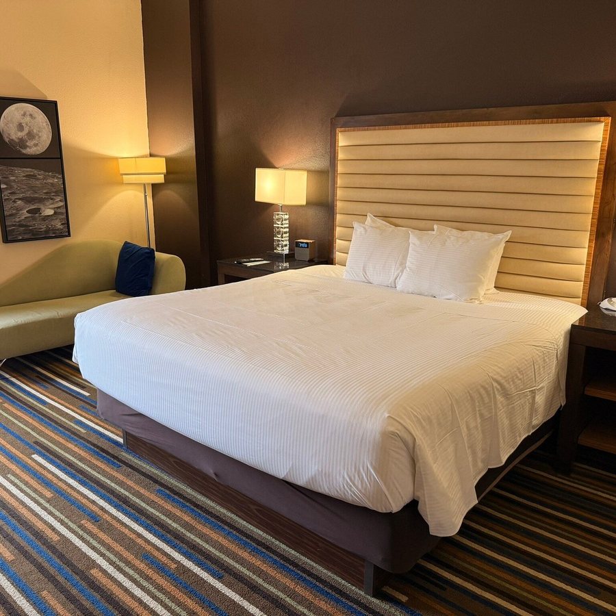 Moonrise Hotel — Guest room