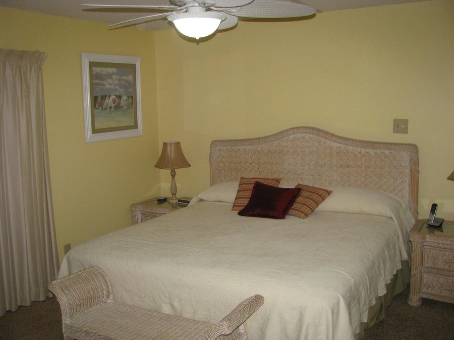 Moonspinner Condominium — Guest room